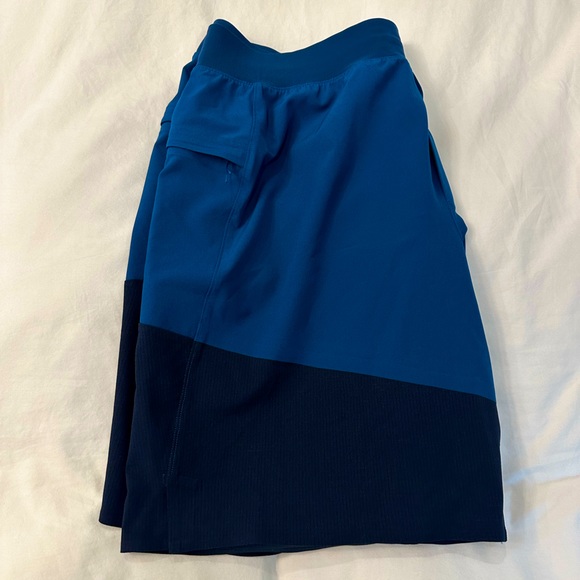 Lululemon Namaste at the beach shorts - Picture 6 of 8